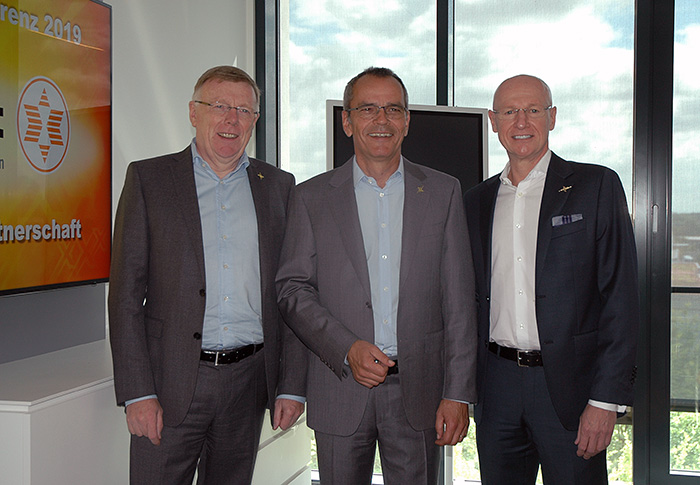 Expert Vorstand (v.l.n.r.) mit Gerd Christian Hesse, Dr. Stefan Müller und Frank Harder