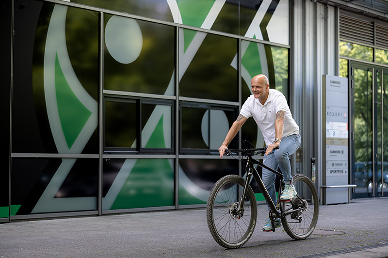 Hannover 96 nutzt E-Bikes und Wertgarantie-Schutz