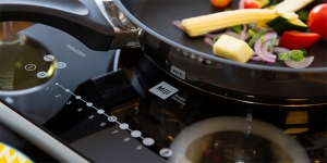 Flexible Induktionskochplatte für die kleine Küche und den Outdoor-Einsatz