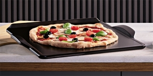 Der Gourmet Back- und Pizzastein liefert  Pizzagenuss wie aus dem traditionellen Steinofen