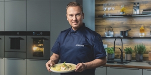 Tim Raue setzt auch 2022 das Hausgeräte-Portfolio in den Bereichen Küche und Kochen in Szene