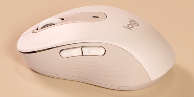 Die Logitech Signature M650 Maus passt sich den persönlichen Bedürfnissen an und eignet sich auch für Linkshänder