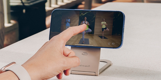 Der Curve Nano ist magnetisch, verstellbar und faltbar
