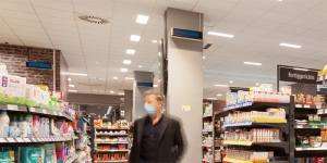 In der EDEKA Filiale „Alter Güterbahnhof“ in Hamburg sorgen UV-C-Geräte für mehr Sicherheit beim Einkaufen