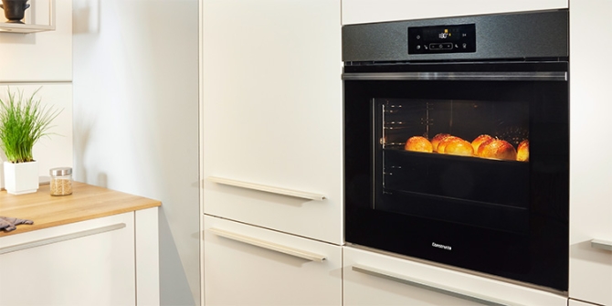 Backofen mit fünf Dampf-Automatikprogrammen und Air Fry-Funktion