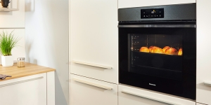 Backofen mit fünf Dampf-Automatikprogrammen und Air Fry-Funktion