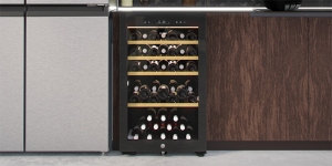 Die beiden bereits erhältlichen Modelle der Serie von vernetzten Weinklimaschränken sind mit zwei Temperaturzonen ausgestattet